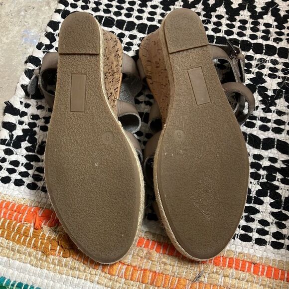 Maurices Jaden Taupe Faux Leather Buckle Strappy Corkscrew Wedge Size 8 - Picture 7 of 7